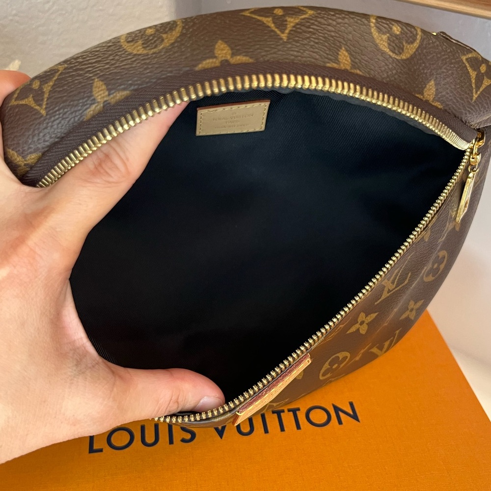 ❌SOLD❌🎀Louis Vuitton Monogram Bumbag - Picture 12 of 16